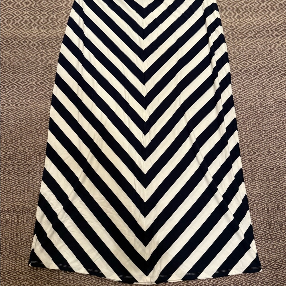 Ann Taylor Loft Black and White Chevron Maxi Skirt Womens size Petite Large
